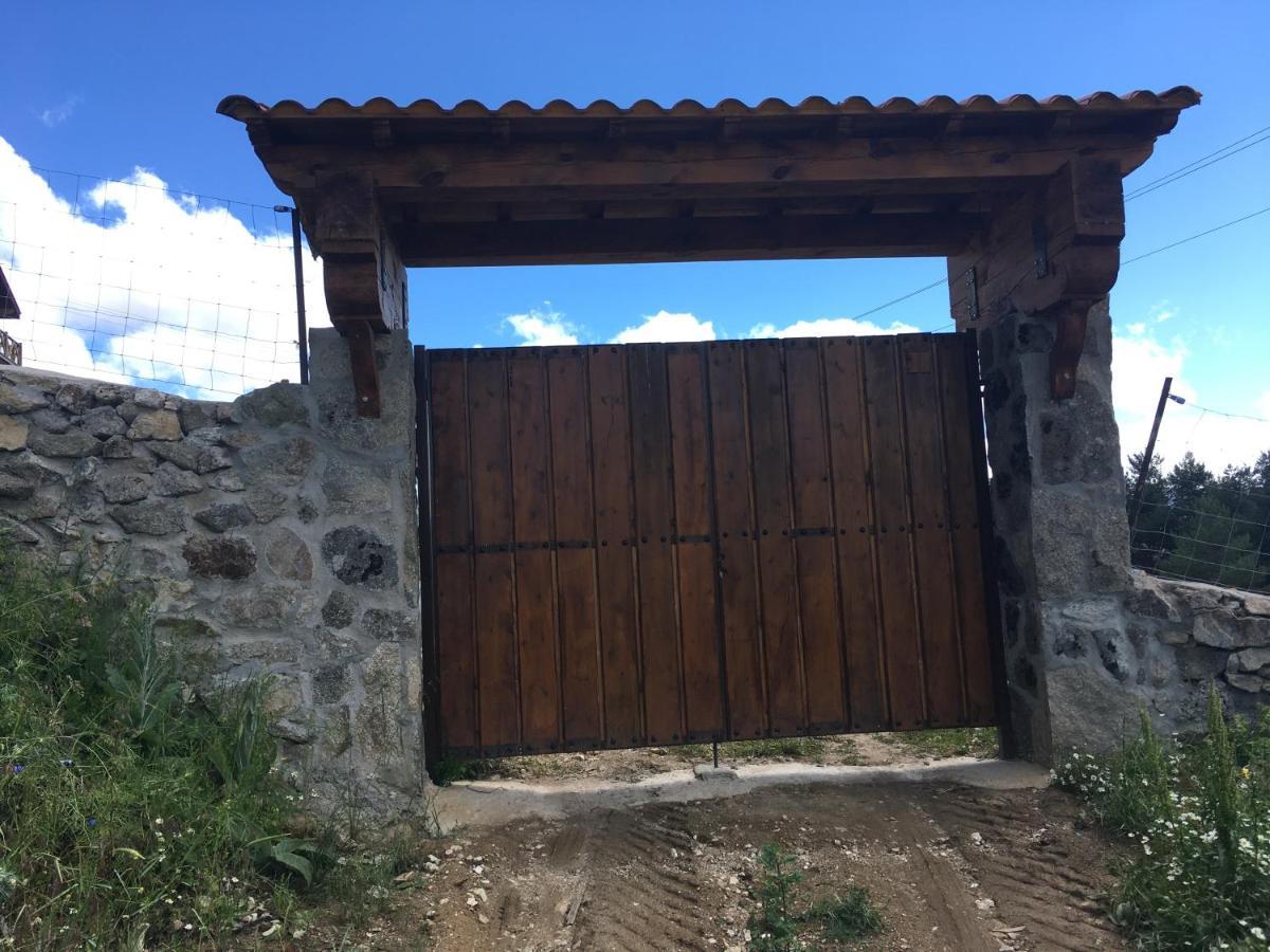 Cara Norte De Gredos Hoyos del Espino Exteriér fotografie