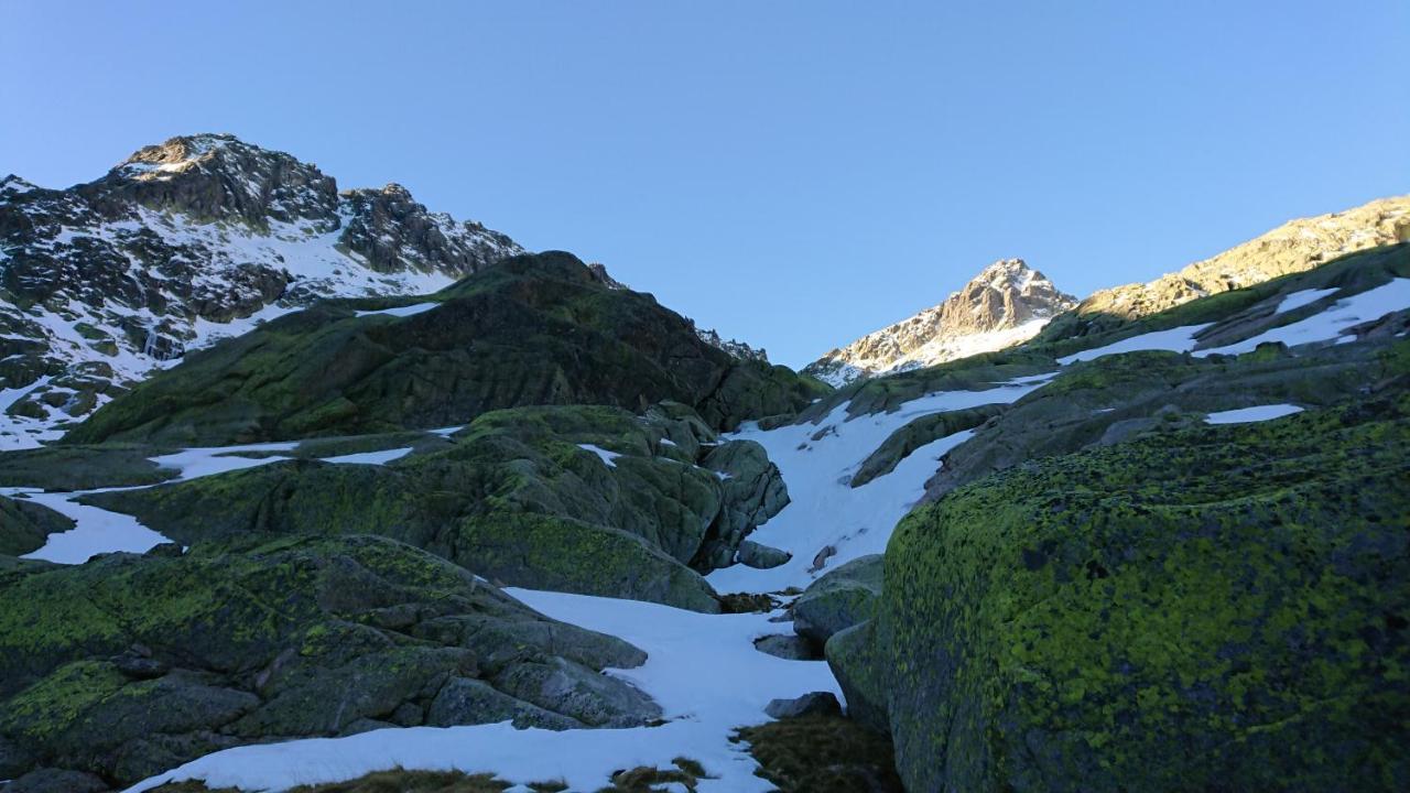 Cara Norte De Gredos Hoyos del Espino Exteriér fotografie