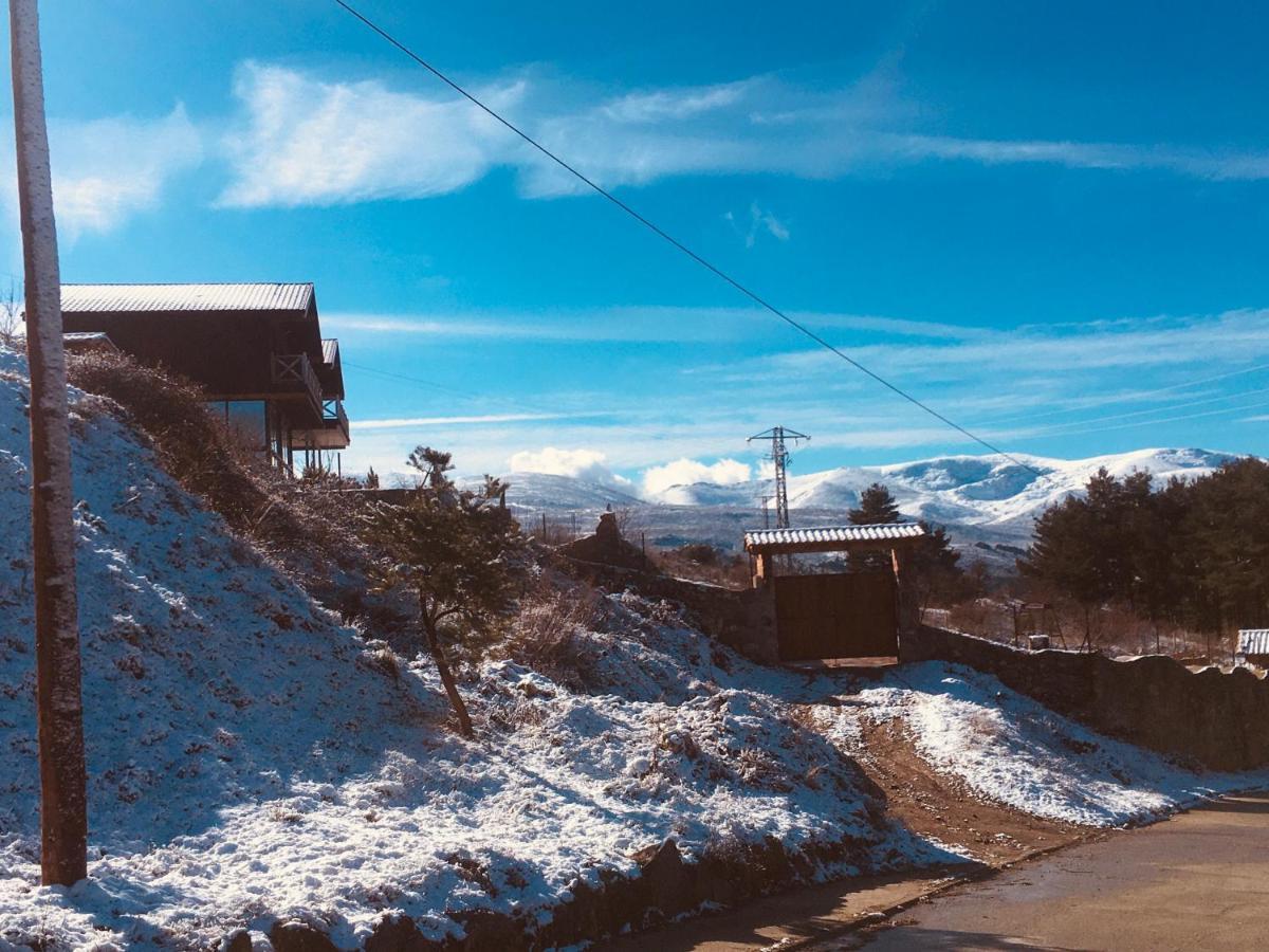 Cara Norte De Gredos Hoyos del Espino Exteriér fotografie